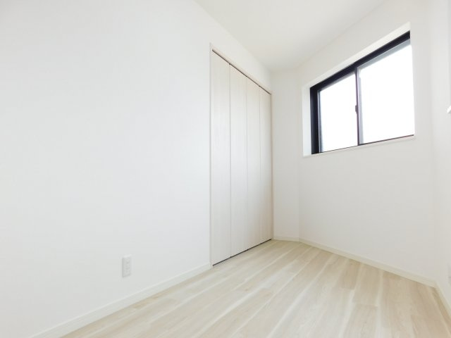 名古屋市北区山田４丁目の中古一戸建の洋室|◇１階洋室◇　　明るい洋室約３．５帖　全居室収納完備！