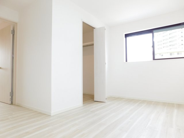名古屋市北区山田４丁目の中古一戸建の洋室|◇３階洋室◇　　明るい洋室５．６帖　ウォークインクローゼット完備！
