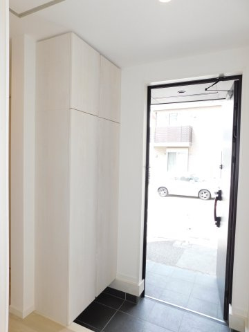名古屋市北区山田４丁目の中古一戸建の玄関|◇玄関収納◇　　シューズ収納完備！