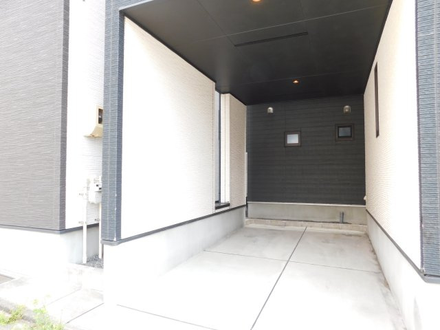 名古屋市北区山田４丁目の中古一戸建の駐車場|◇ビルトインガレージ◇　　雨や風から車を守るビルトインガレージ！