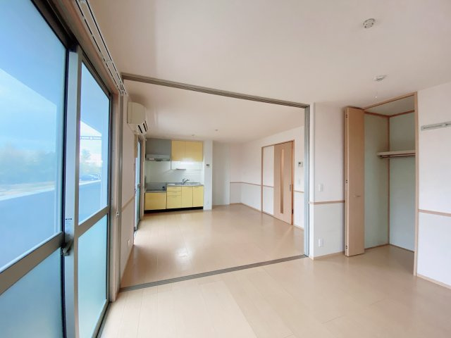 グランシャリオ前屋敷Aの居間・リビング