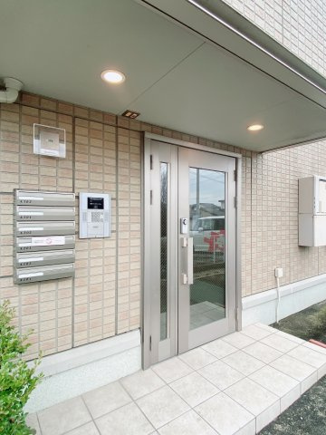 グランシャリオ前屋敷Aのエントランス
