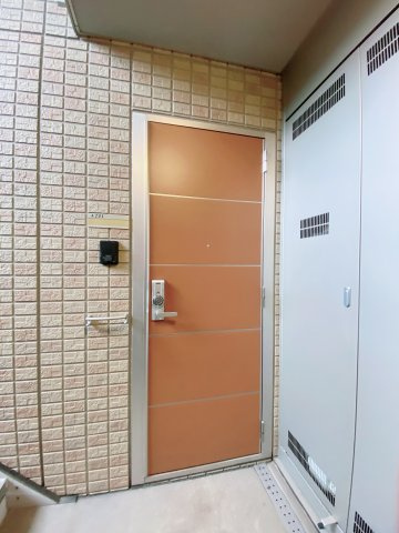 グランシャリオ前屋敷Aの玄関
