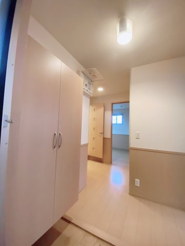 グランシャリオ前屋敷Aの玄関