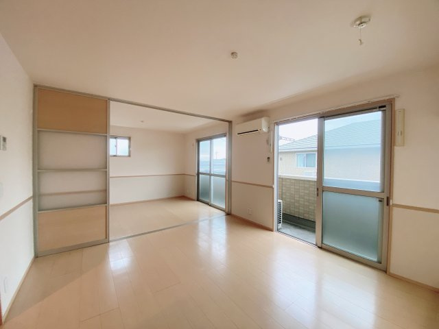 グランシャリオ前屋敷Aの居間・リビング