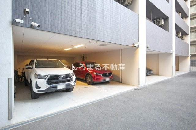 SERENiTE北浜の駐車場
