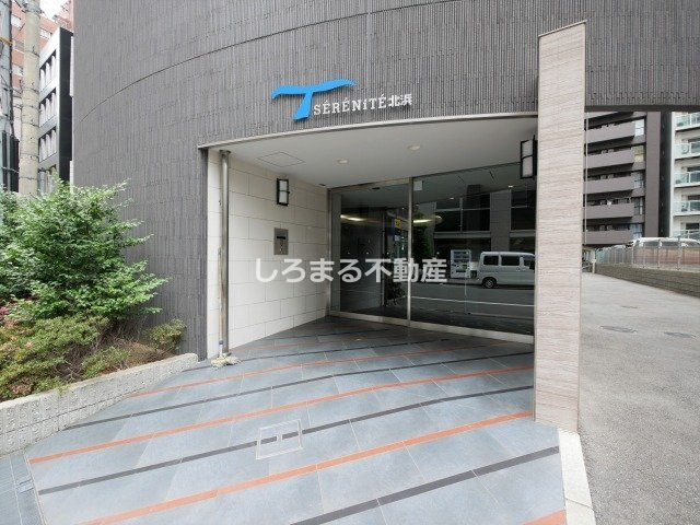 SERENiTE北浜のエントランス