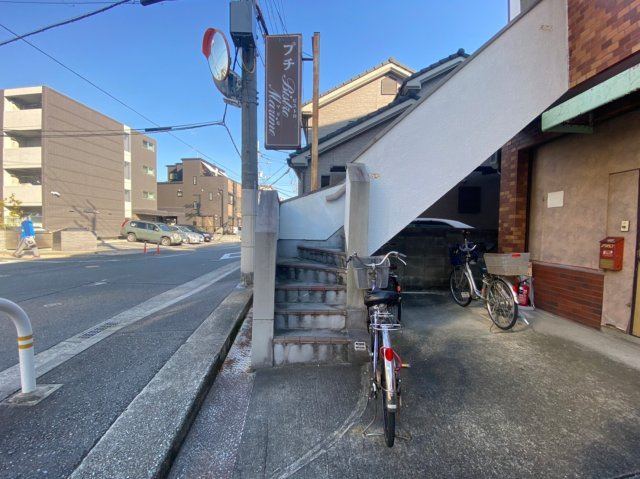 竹島マンションのエントランス