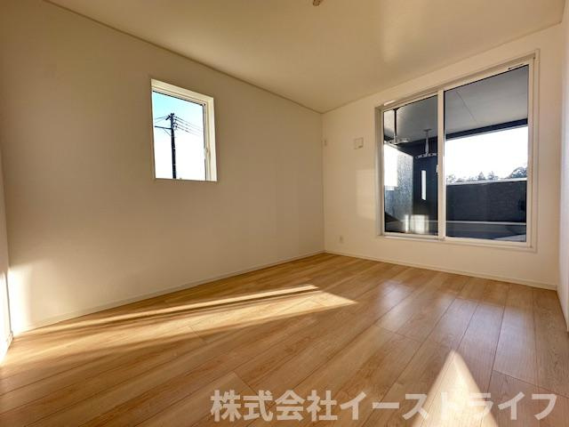 【新築戸建】　いわき市常磐下湯長谷町第2　全4棟の寝室|同社施工写真　フローリングのお部屋は耐久性があり傷が付きにくいので、一般的な使用ではメンテナンスはあまり必要ありません。また、汚れたらさっとふき取るだけで、きれいな場外を保つことができます。