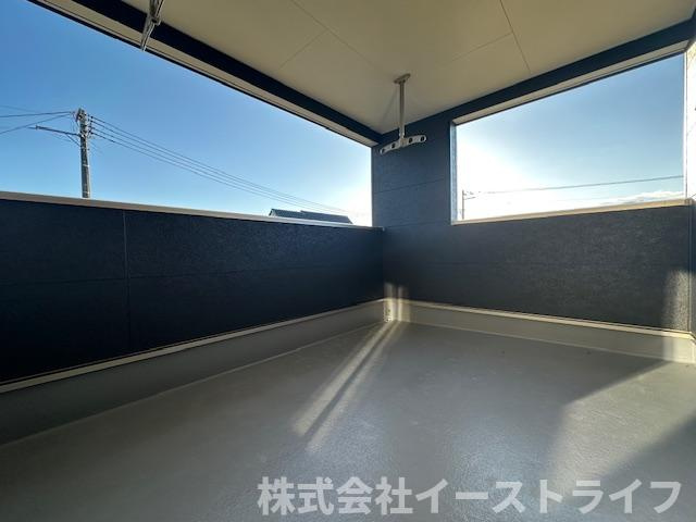 【新築戸建】　いわき市常磐下湯長谷町第2　全4棟のバルコニー|同社施工写真　インナーバルコニーは広々としていてお洗濯が楽ちんです。また日当たりを好む植物を育てるにはぴったりの空間なので、ガーデニングの場としても楽しむことができます◎