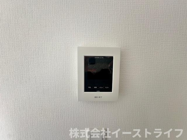 【新築戸建】　いわき市常磐下湯長谷町第2　全4棟のセキュリティ|同社施工写真　テレビモニター付きインターフォンです。玄関のドアを開けることなく来客の顔や声を確認できるため、トラブルの防止につながります。