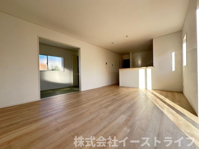 【新築戸建】　いわき市常磐下湯長谷町第2　全4棟の居間・リビング|同社施工写真　広いリビングは、ご家族でゆっくりくつろぎたい方におすすめです。