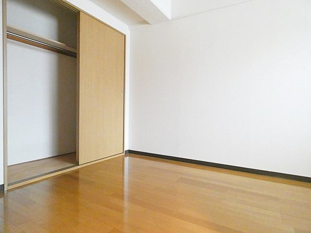 サンメゾンウエストの寝室|落ち着いて過ごせるお部屋なので、寝室にいかがでしょうか