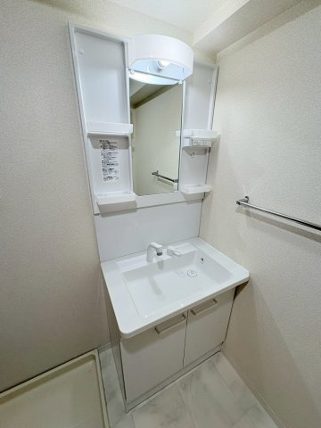 シャルムの独立洗面台|独立洗面台、小物を置くことができて便利です