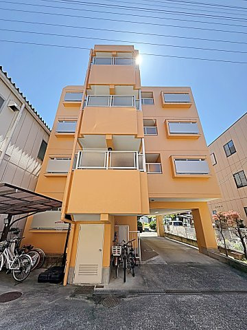 フジパークハイツ A棟・B棟の外観|落ち着いた雰囲気の外観です