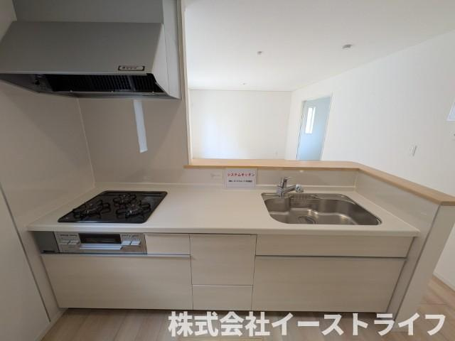 【新築戸建】　いわき小名浜花畑町第4のキッチン|同社施工写真　お掃除がしやすいのもシステムキッチンの魅力です(^^)/