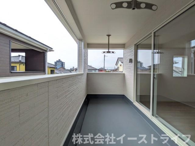 【新築戸建】　いわき小名浜花畑町第4のバルコニー|1号棟写真　インナーバルコニーは広々としていてお洗濯が楽ちんです。また日当たりを好む植物を育てるにはぴったりの空間なので、ガーデニングの場としても楽しむことができます◎