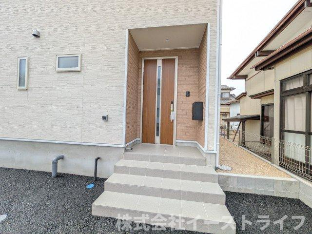 【新築戸建】　いわき小名浜花畑町第4の玄関|1号棟写真　玄関ポーチもある落ち着いた玄関です
