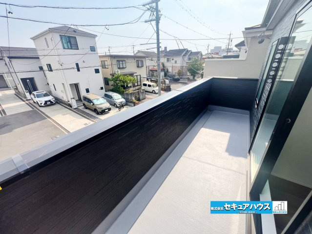 【完成しました！】名古屋市南区南野町2丁目　全4棟のバルコニー|【バルコニー】
◆見晴らしもよく、太陽の温かな温もりをめいっぱい受け止めてくれます。
太陽の光と爽やかな風を受けたお洗濯物はあっという間に乾き、取りこむ時には太陽の匂いを感じられそうですね。　　　　　