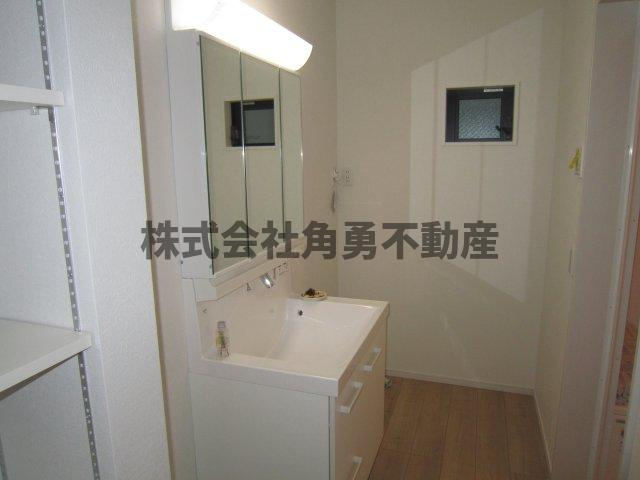 秦野市萩が丘１期　新築一戸建て　1号棟の内観：施工例|《施工例》独立洗面台