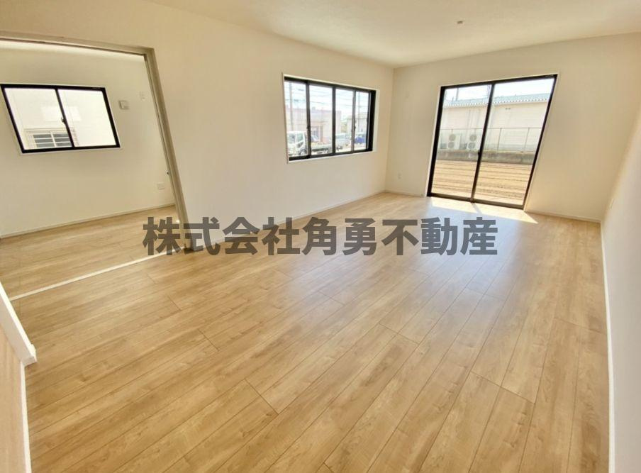 秦野市萩が丘１期　新築一戸建て　1号棟の内観：施工例|《施工例》リビング