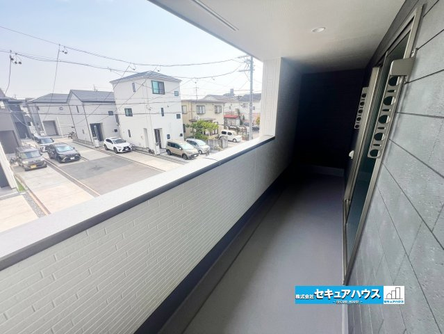 【完成】名古屋市南区南野町2丁目　全4棟のバルコニー|【インナーバルコニー】
◆見晴らしもよく、太陽の温かな温もりをめいっぱい受け止めてくれます。
太陽の光と爽やかな風を受けたお洗濯物はあっという間に乾き、取りこむ時には太陽の匂いを感じられそうですね。　