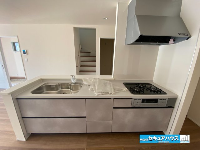 【完成】名古屋市南区南野町2丁目　全4棟のキッチン|【キッチン】
◆同時にたくさんの料理が調理できる。「焼く・蒸す・煮る」の工程を同時進行で進めることができるので、料理を素早く作ることができます。育児でバタバタ忙しいママに嬉しい♪
