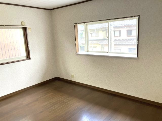 山本　中古戸建　4LDKの洋室