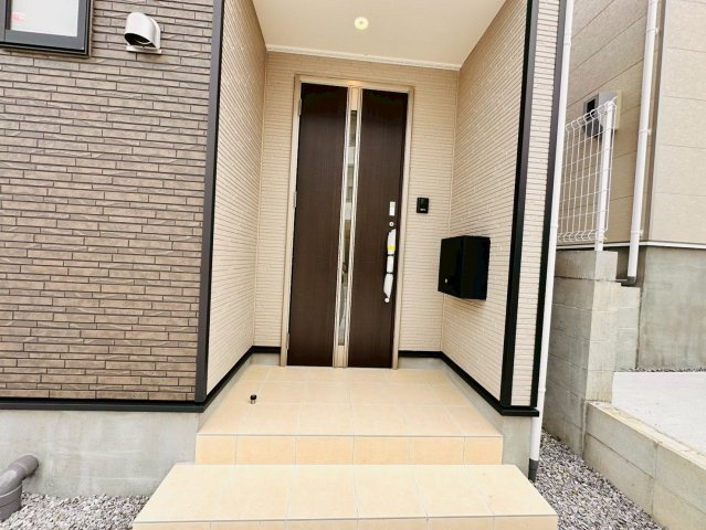 ♥♥宜野湾市上原第1-5号棟（全7棟）の玄関|※参考写真※