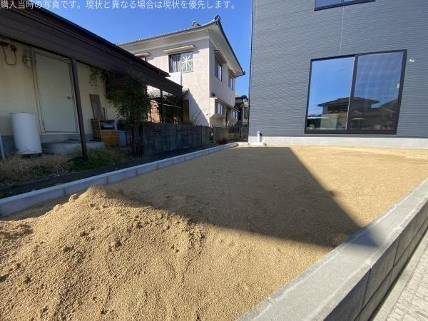 大字皆春　戸建ての庭|十分な広さが確保された庭で陽当たりを気にされる方にもおすすめです。シンプルな仕上がりのためお好みに合わせて活用しやすい空間です。