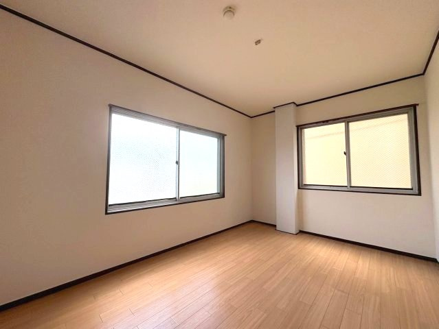 白鳥苑マンションの洋室