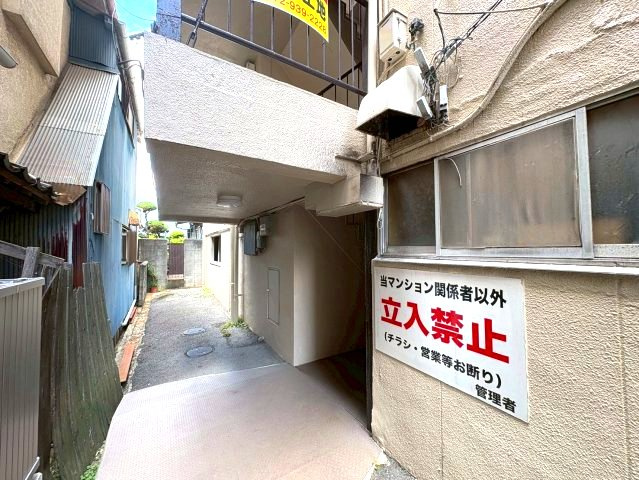 白鳥苑マンションのエントランス
