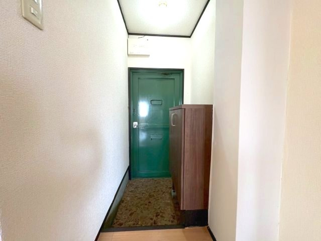 白鳥苑マンションの玄関