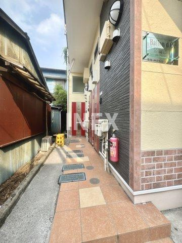 横浜市鶴見区下野谷町４丁目のアパートのロビー