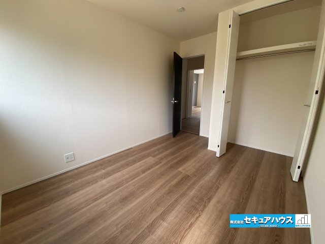 【完成】名古屋市南区南野町2丁目　全4棟の洋室|【洋室】
事前予約にて現地ご見学いただけます！お気軽にお問い合わせください♪
■株式会社　セキュアハウス■
住宅ローンに強く、知識、経験豊富なスタッフ在籍
お客様に寄り添い、ご成約後もサポート致します
