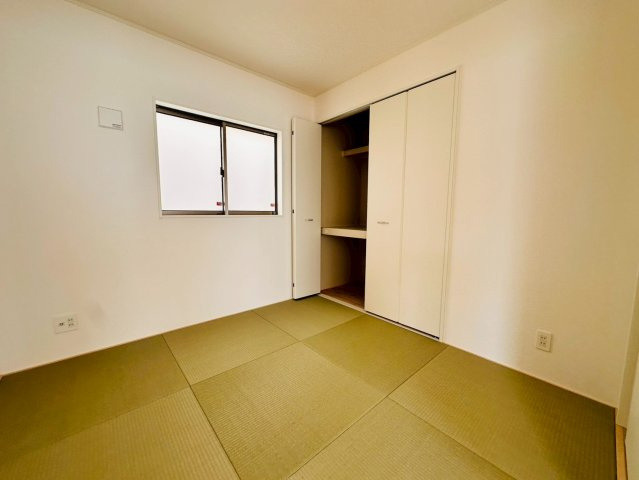 ♥♥宜野湾市上原第1-6号棟（全7棟）の和室|和室ならではの温かな和の空間で寛ぎの時間を過ごせます
