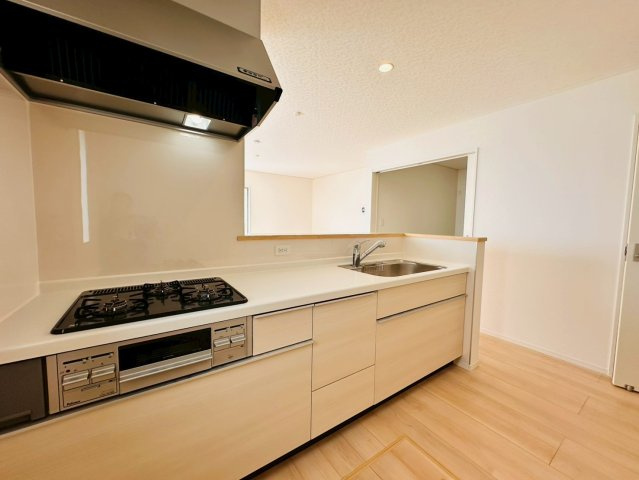 ♥♥宜野湾市上原第1-6号棟（全7棟）のキッチン|コンパクトなキッチンで掃除もラクラク