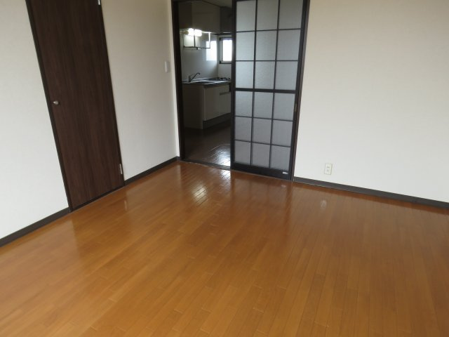 フォーブル富田C棟の洋室