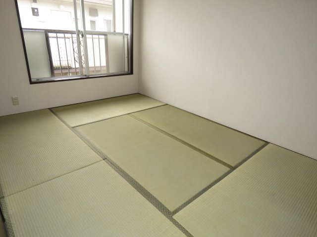 フォーブル富田C棟の和室