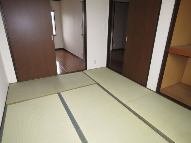 フォーブル富田C棟の和室