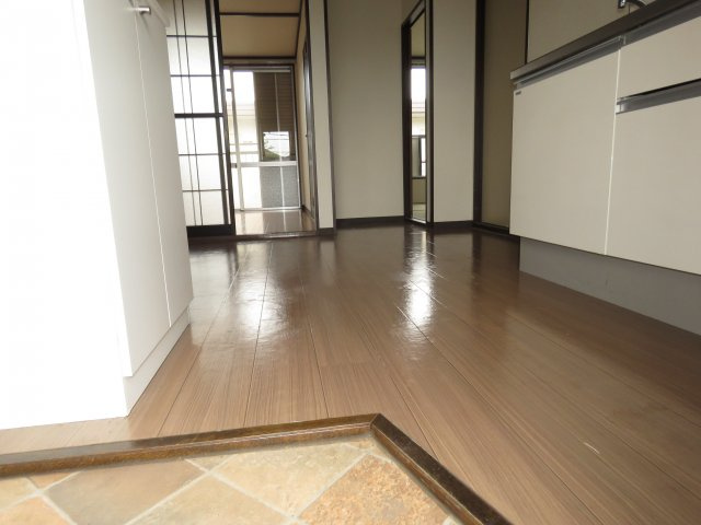 フォーブル富田C棟の玄関
