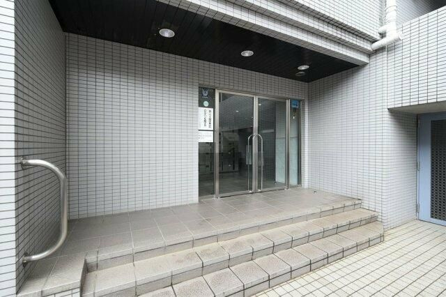 アクシルコート桜台のエントランス