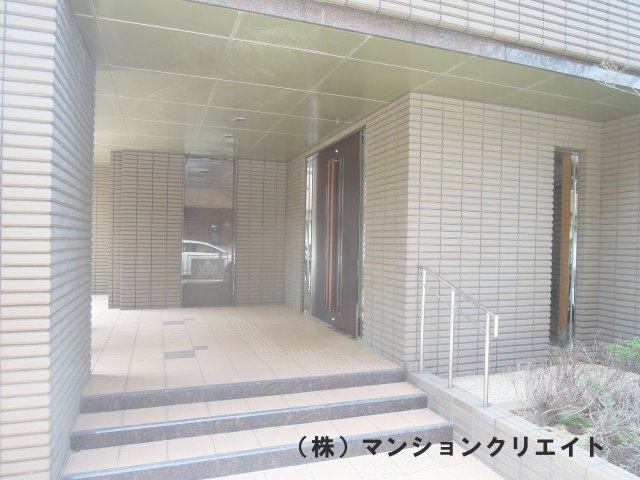 サーパス文京のエントランス