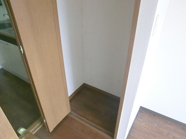 アーク新小岩の収納|こちらの収納はクローゼットになっています。