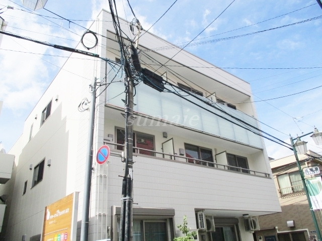 メビウスの外観|3階建てです☆