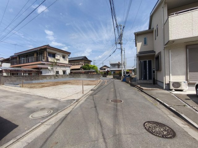 BLOOMING GARDEN　熊谷市円光2丁目の前面道路含む現地写真