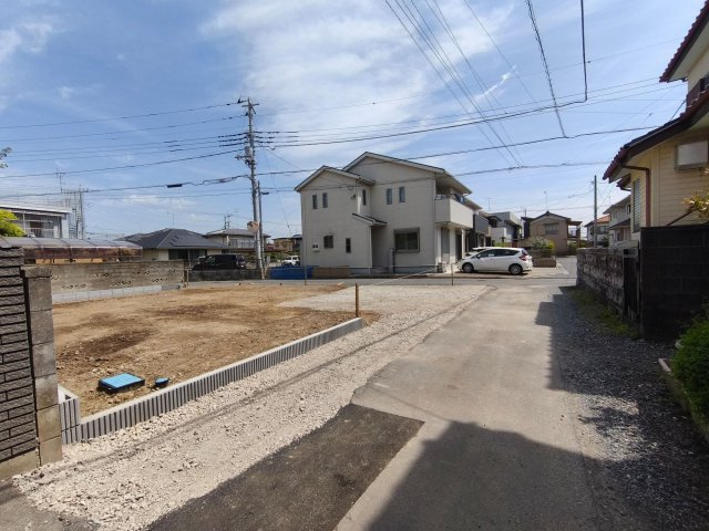 BLOOMING GARDEN　熊谷市円光2丁目の前面道路含む現地写真