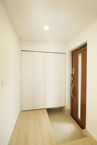矢吹町一本木第6　　　2号棟　　　善郷小学校、矢吹中学区の玄関
