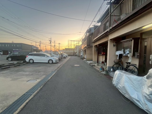 新堂３丁目　建築条件無し土地の前面道路含む現地写真|【ご予約いただけましたらお仕事終わりの遅い時間などお客様のご都合に合わせてご対応させていただきますのでお気軽にお問合せ下さい！】