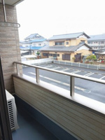 お洗濯にも便利なバルコニー付き